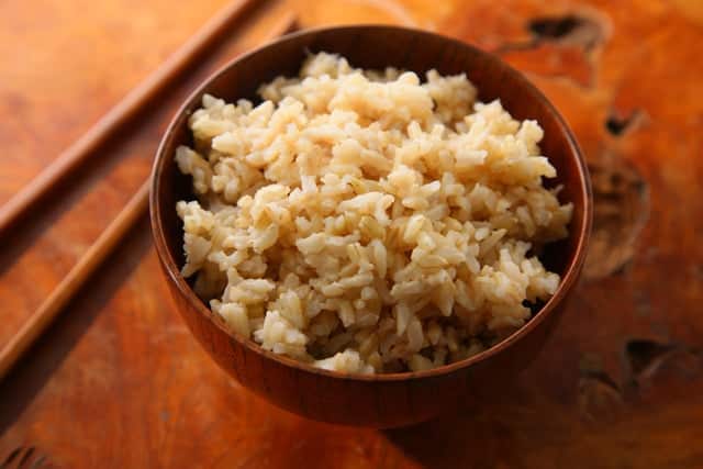 تفاوت اصلی برنج قهوه‌ای و سفید چیست؟مزایاس برنج قهوه ای -کاویش